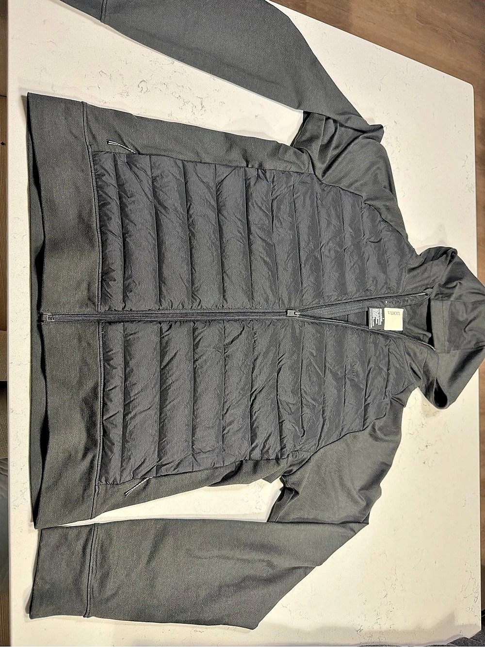 Vuori Steadfast Insulated Hybrid Jacket – Men’s Large – Black

Excellent pre-own